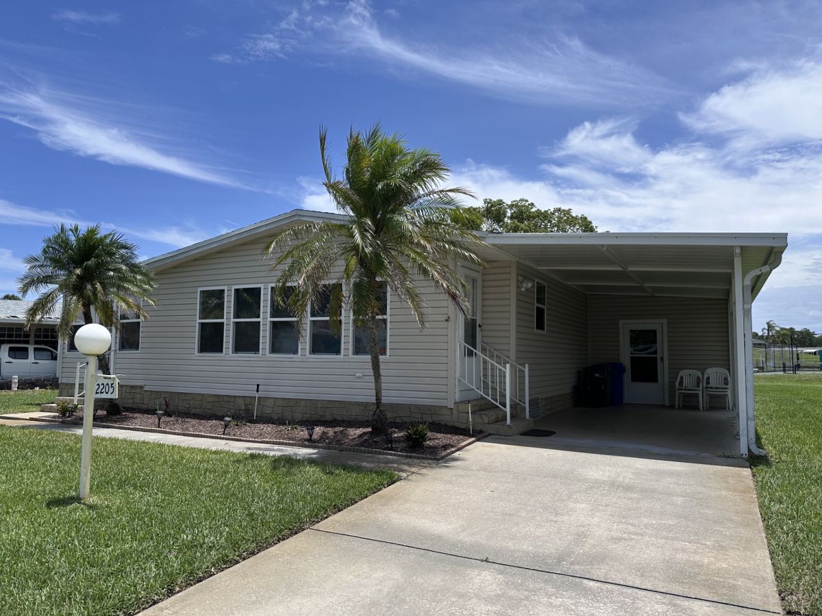 2205 EAST LAKEVIEW DRIVE