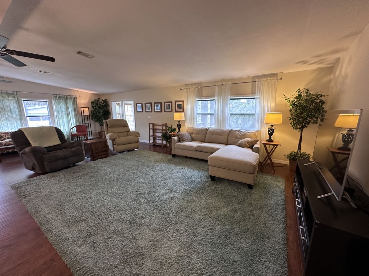 2205 EAST LAKEVIEW DRIVE