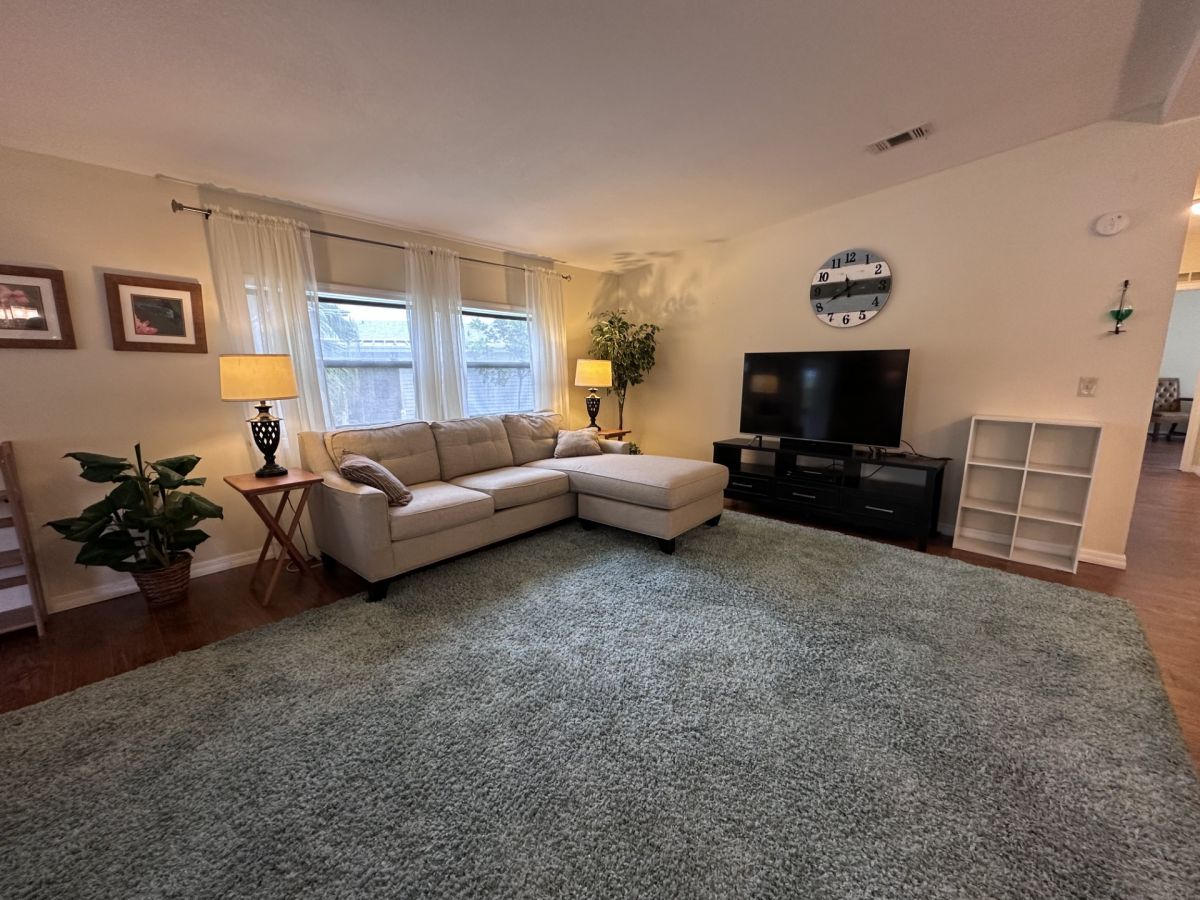 2205 EAST LAKEVIEW DRIVE