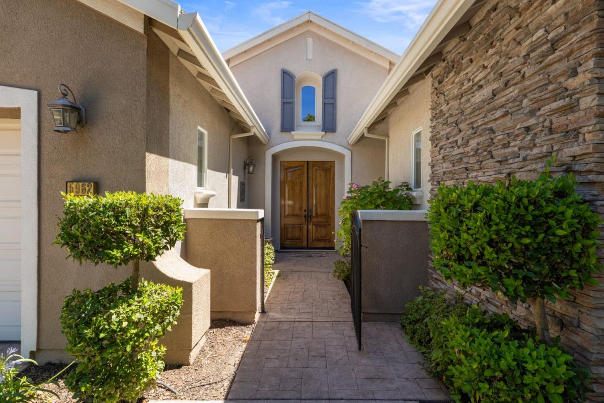 5962 Country Manor Place