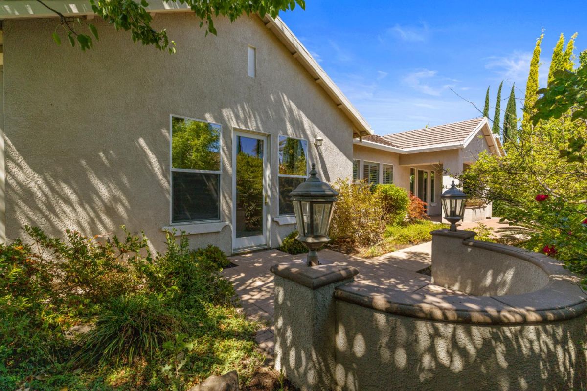 5962 Country Manor Place