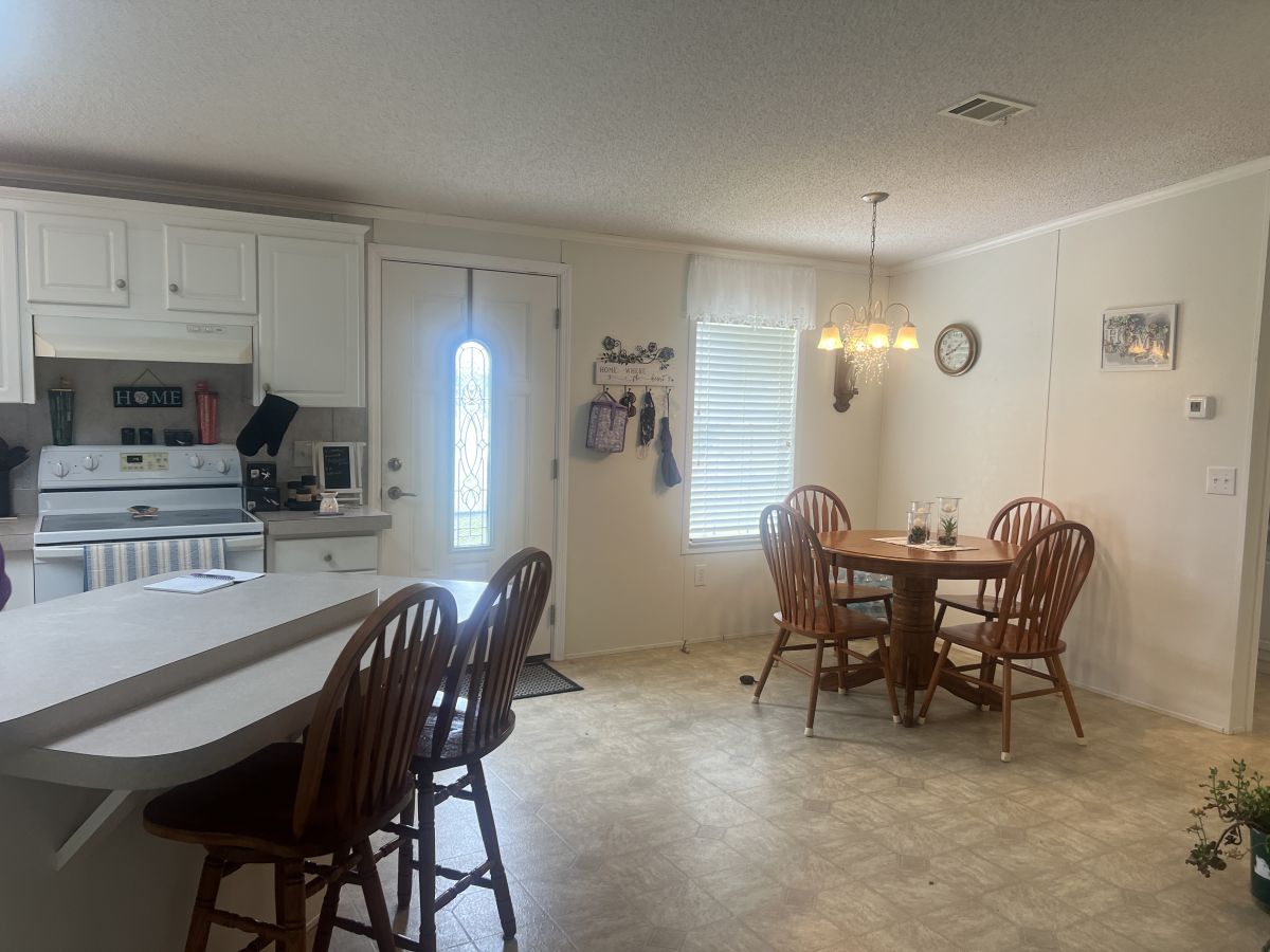 4101 Iola Ave.