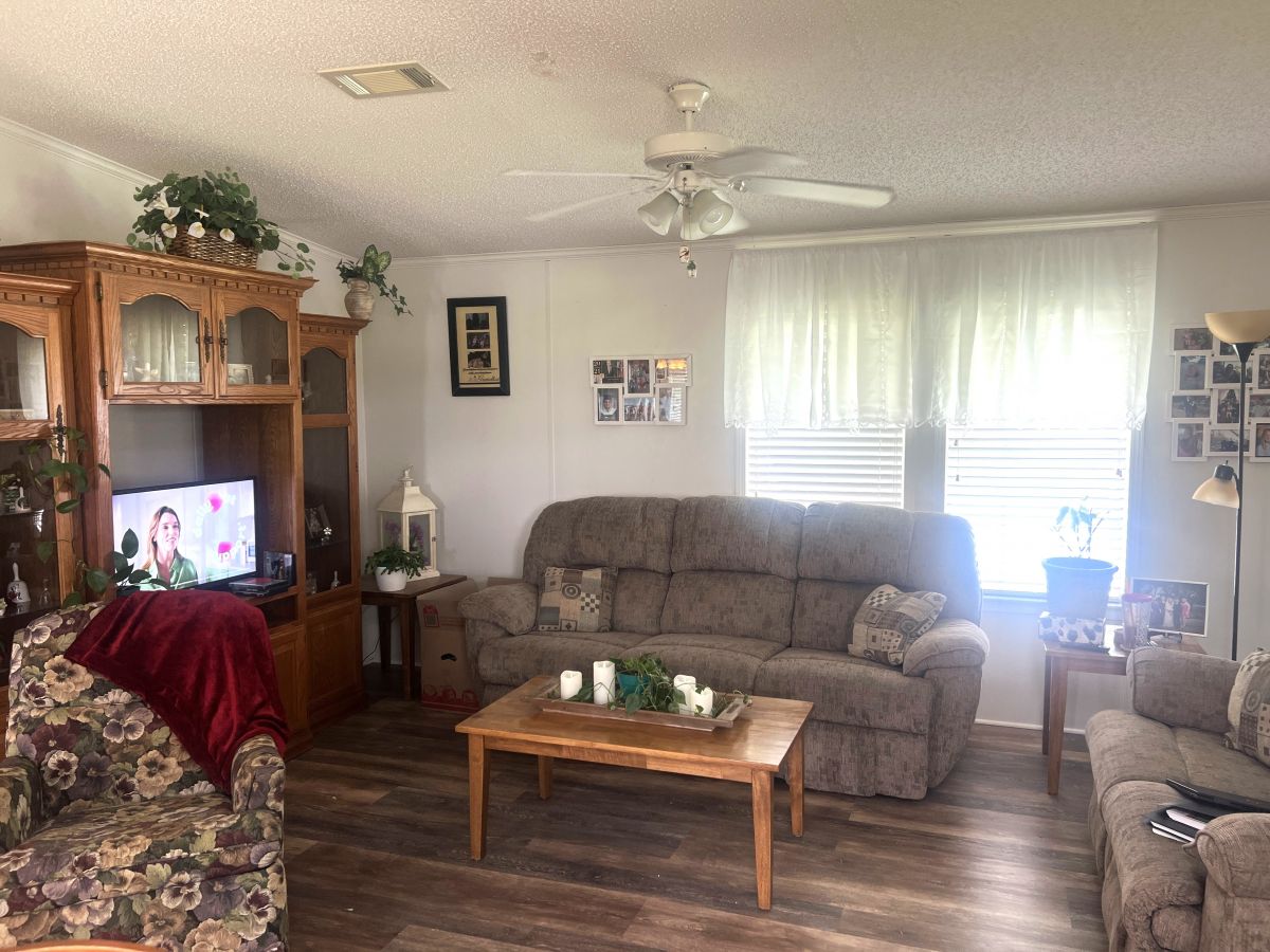 4101 Iola Ave.