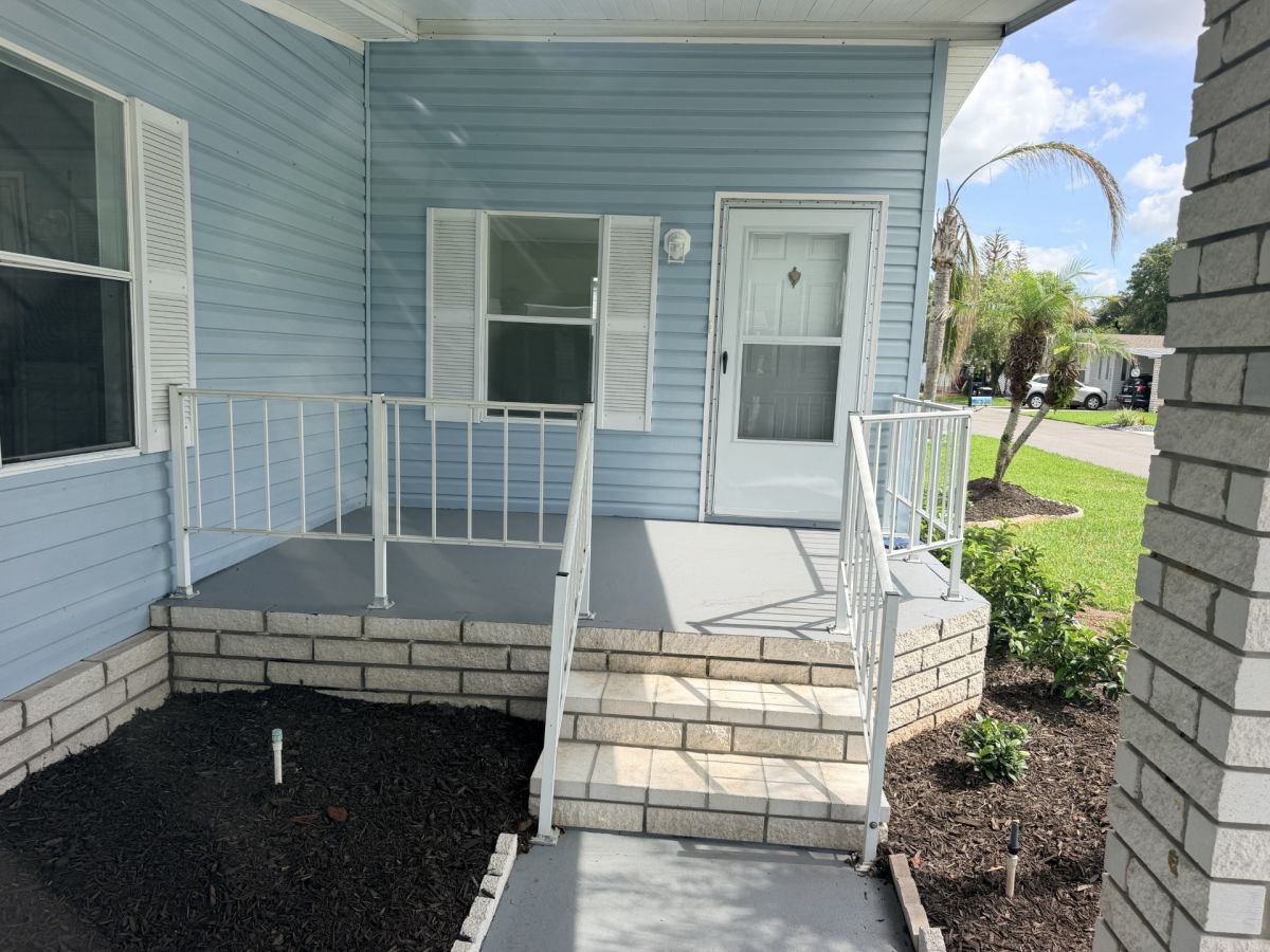 131 E Hampton Dr