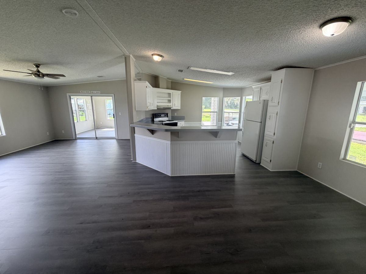 131 E Hampton Dr