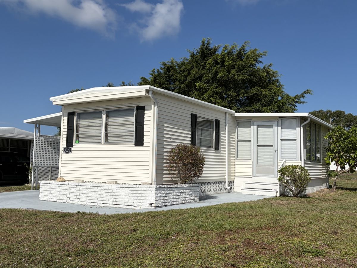 3025 Saralake Blvd.