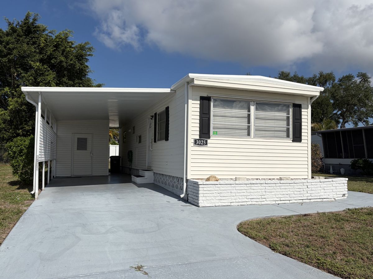 3025 Saralake Blvd.