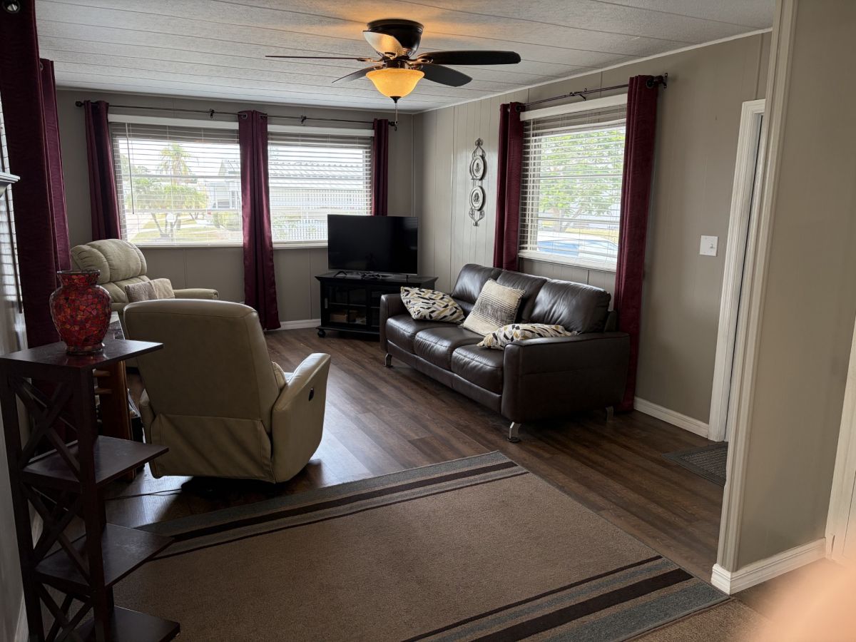3025 Saralake Blvd.