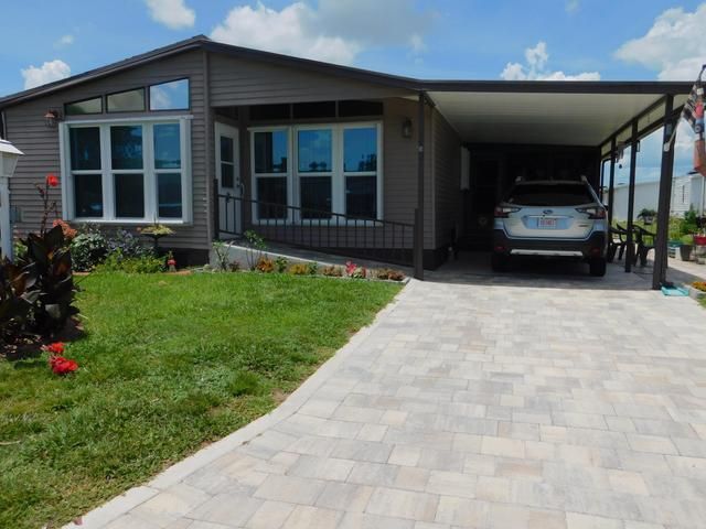 527 Tropical Isles Circle