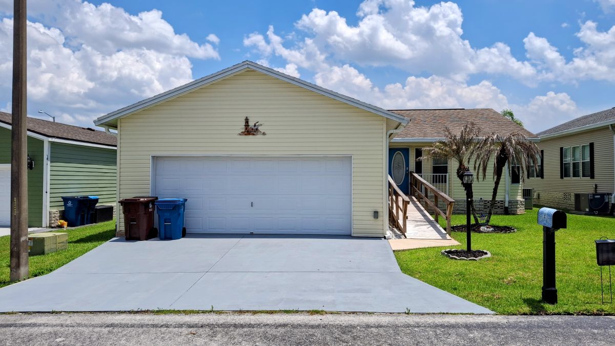 3000 US HWY 17/92 W LOT #652