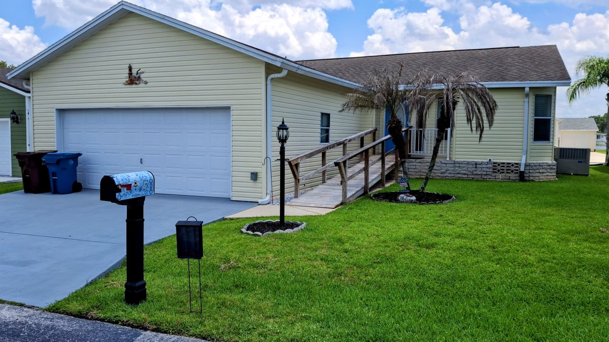 3000 US HWY 17/92 W LOT #652