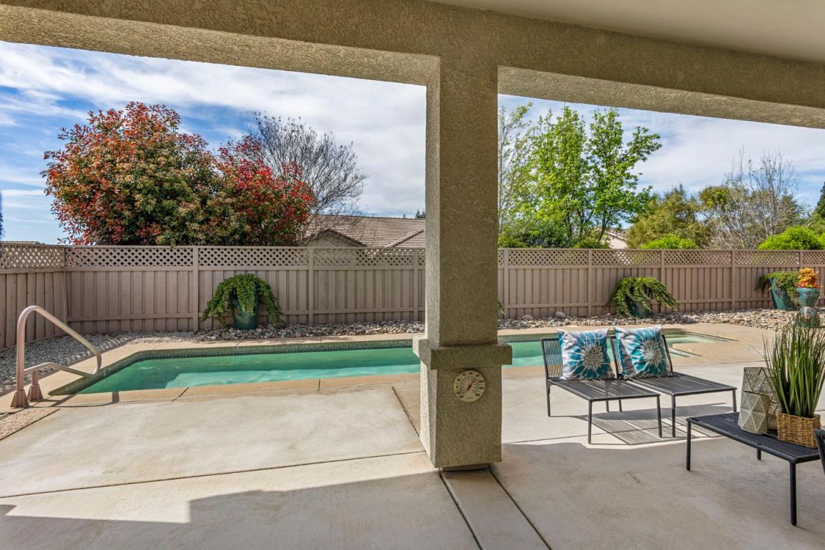 1289 Magnolia Lane