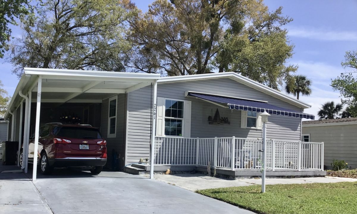 2261 Mariposa Ave.