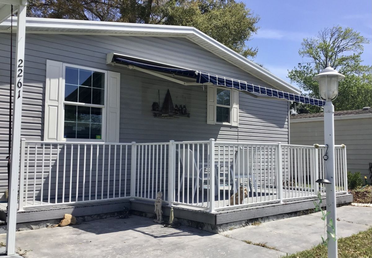 2261 Mariposa Ave.