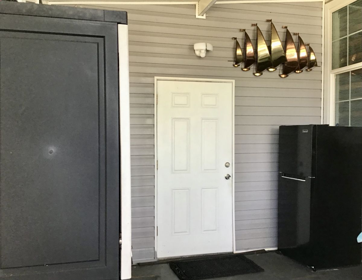 2261 Mariposa Ave.