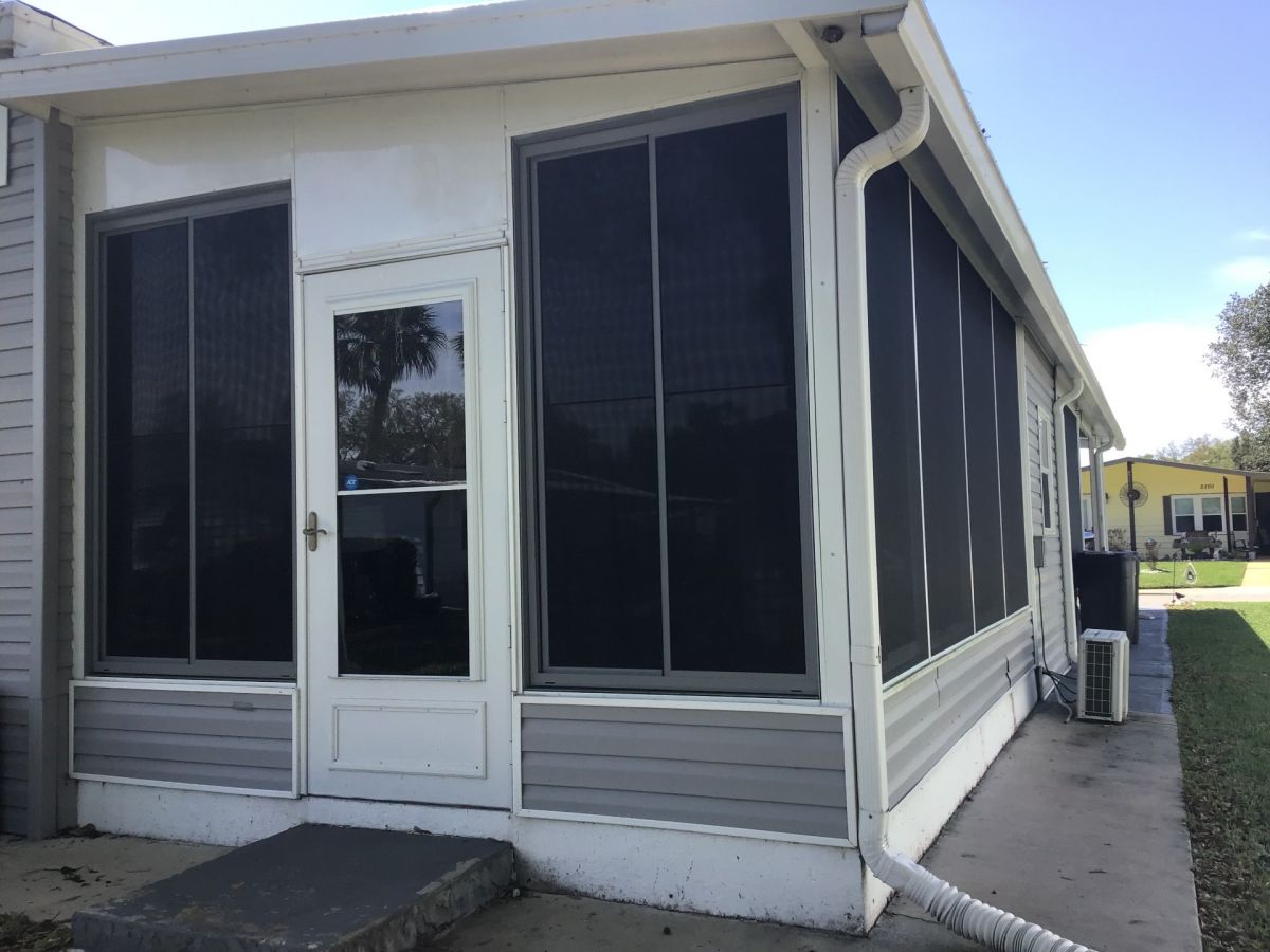 2261 Mariposa Ave.