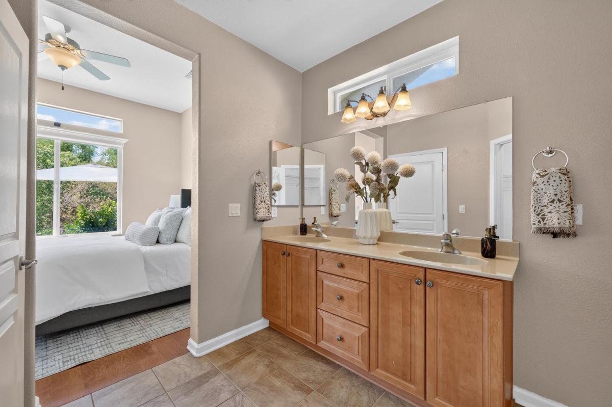1469 Topanga Lane