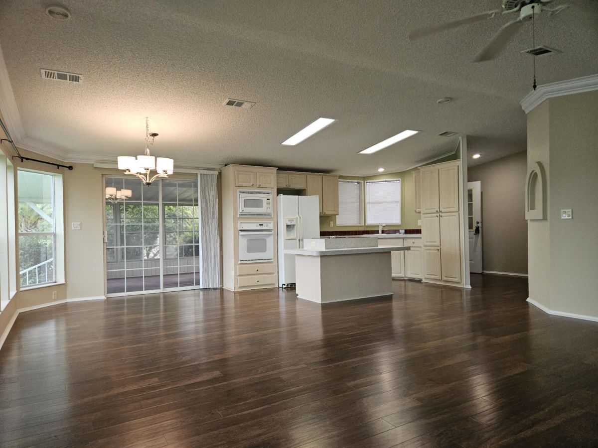 185 OAK LANE