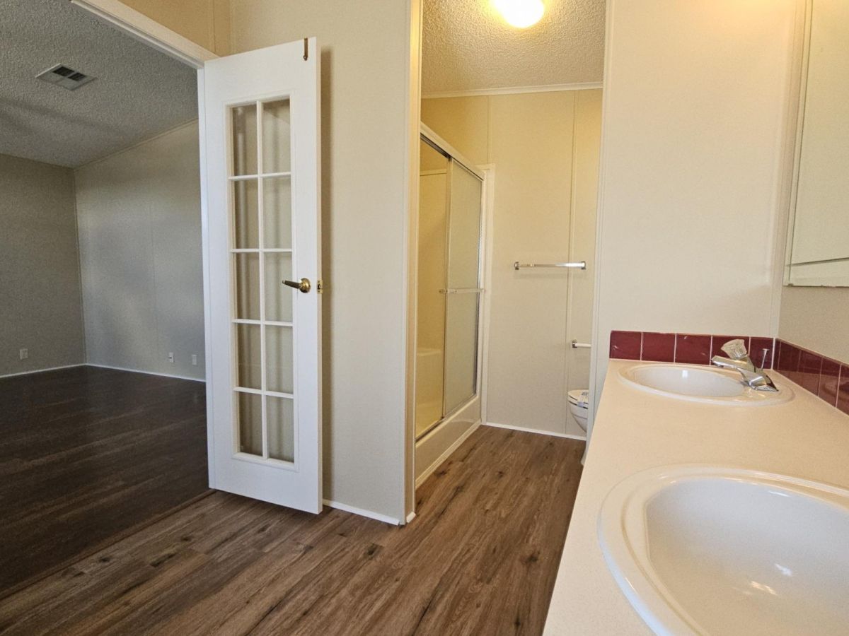 185 OAK LANE
