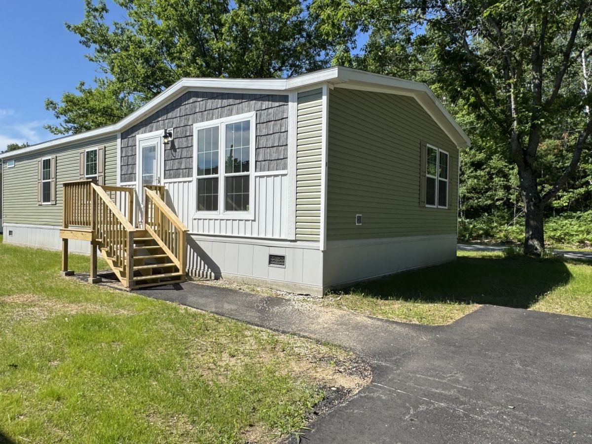 8 Locust Dr