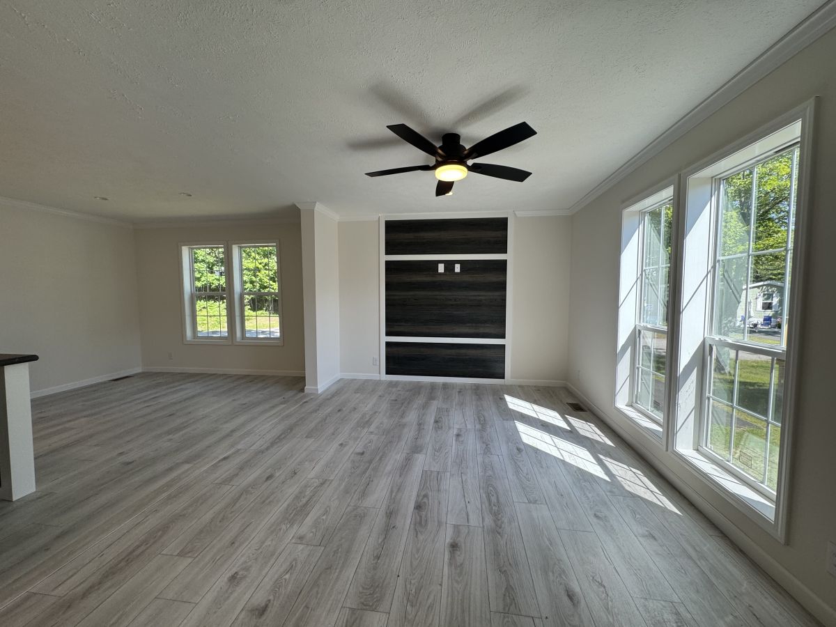 8 Locust Dr