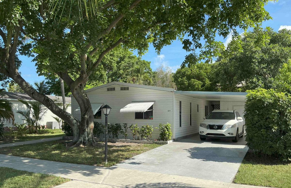 3223 NW 67th St