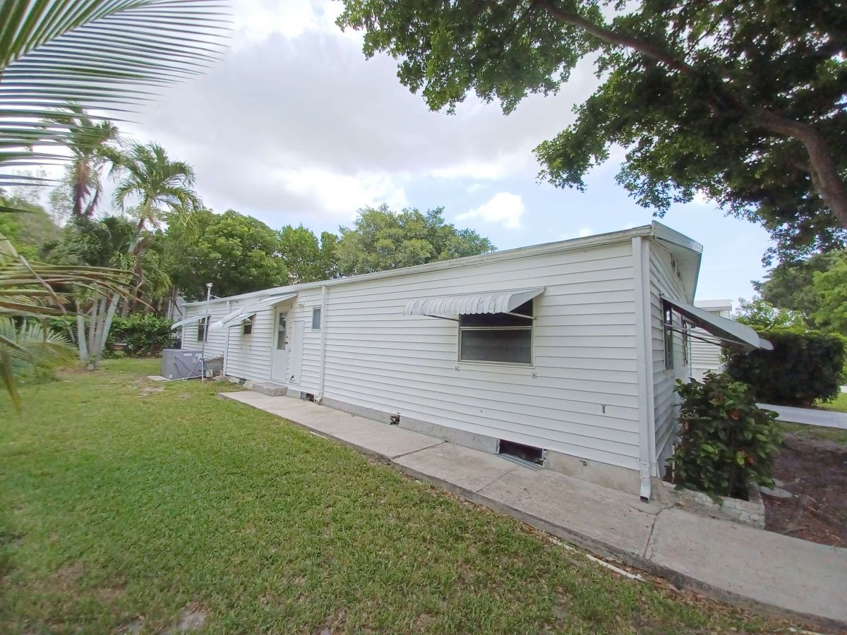 3223 NW 67th St