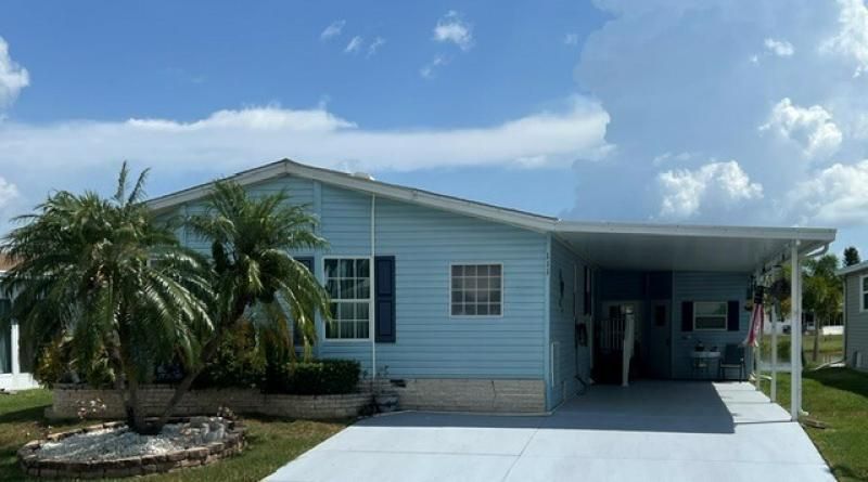 111 Alamanda Ln