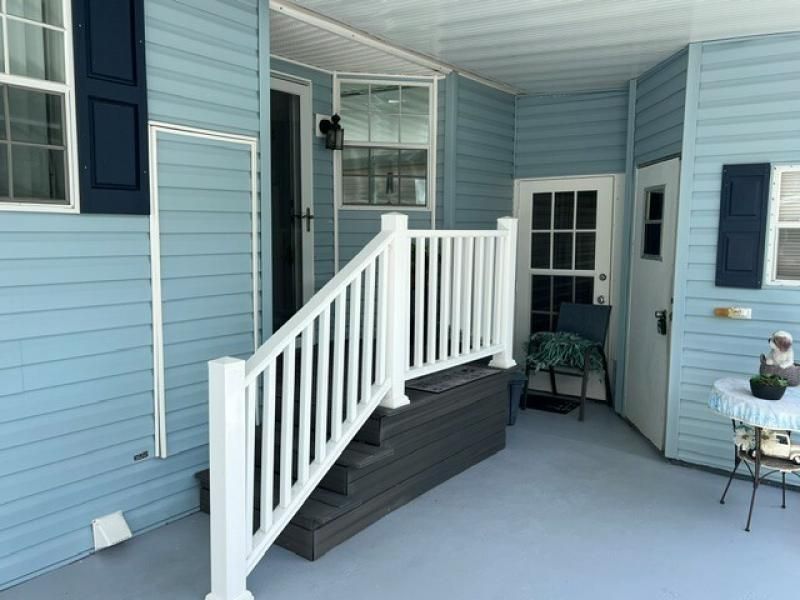 111 Alamanda Ln