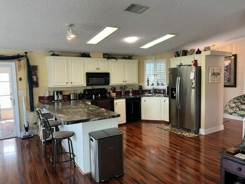 111 Alamanda Ln