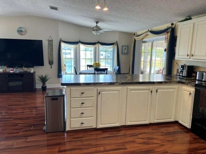 111 Alamanda Ln