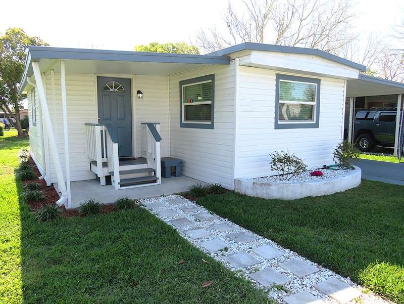 825 Poinsettia St.