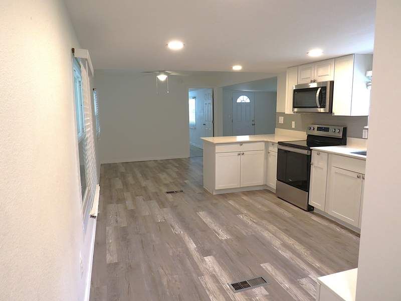 825 Poinsettia St.