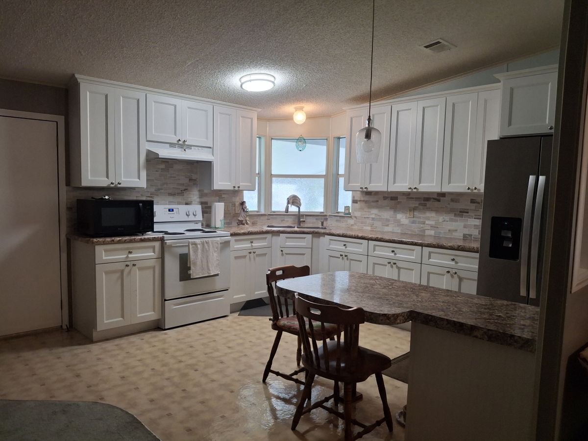 1000 Walker St 43