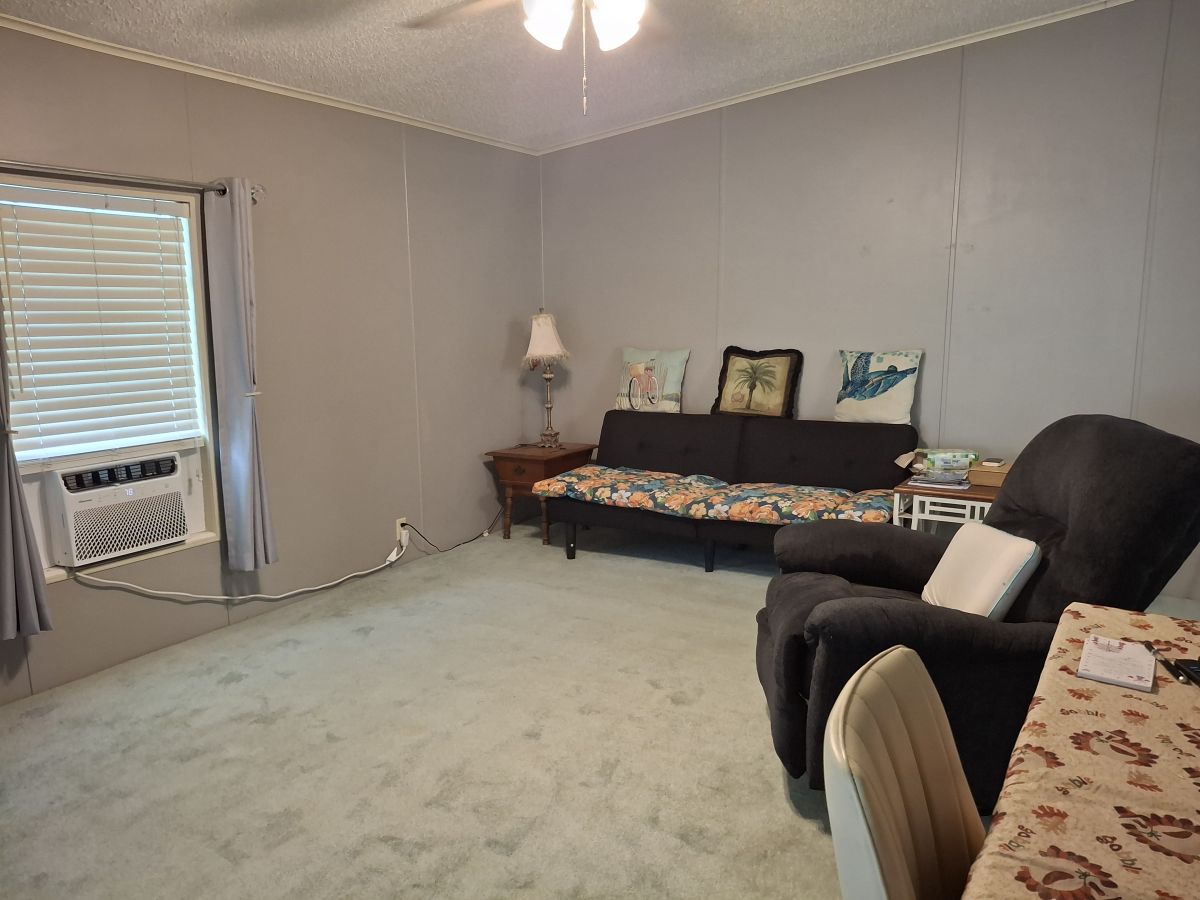 1000 Walker St 43