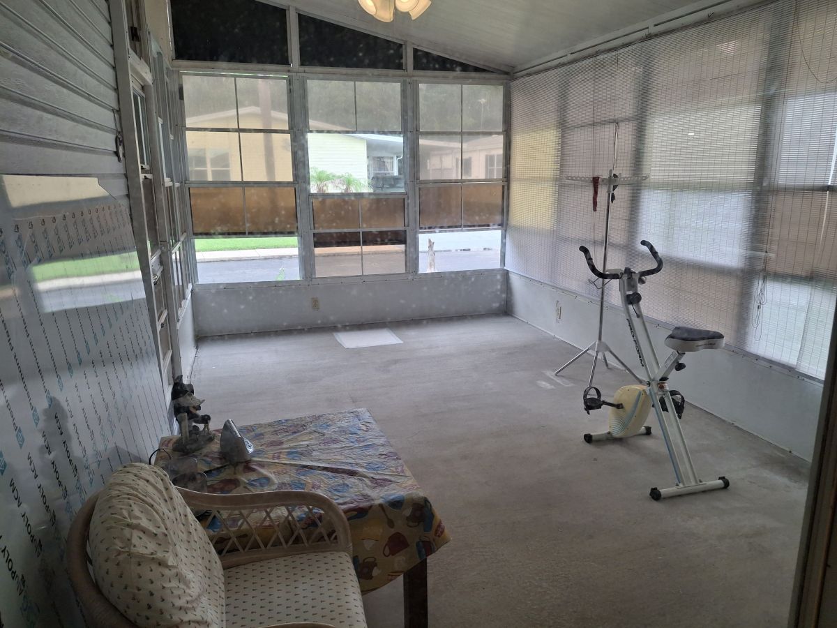 1000 Walker St 43