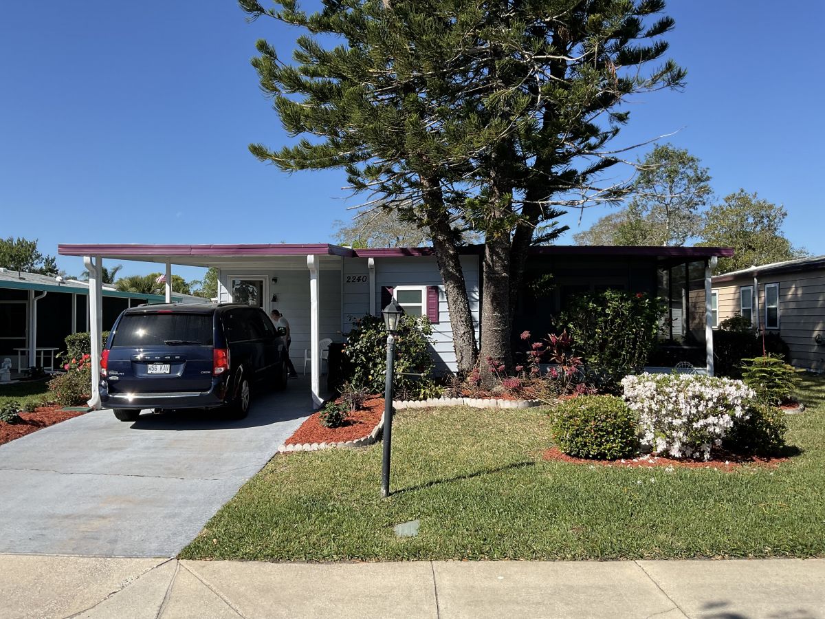 2240 Mariposa Ave.