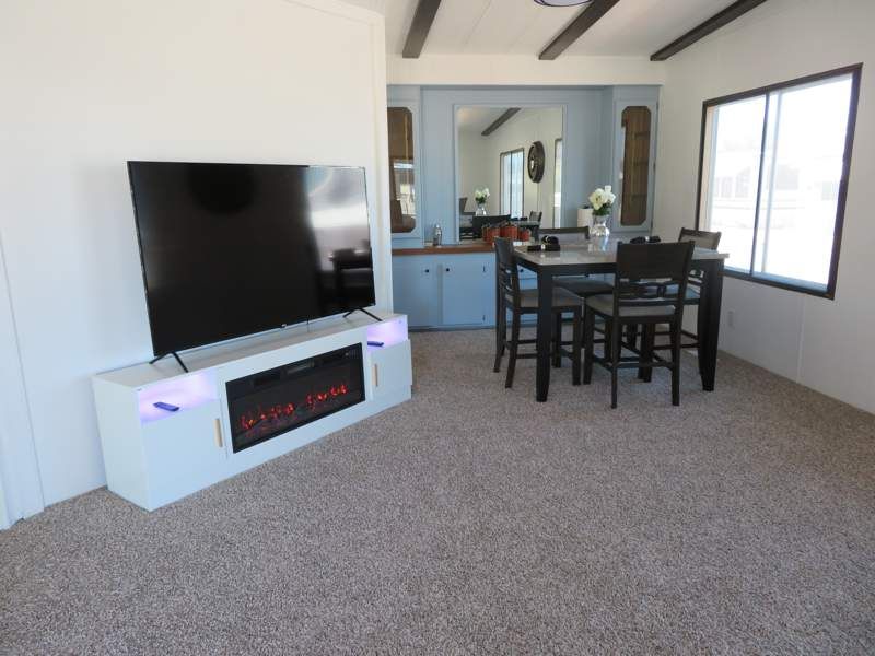 4065 E. University Drive #456
