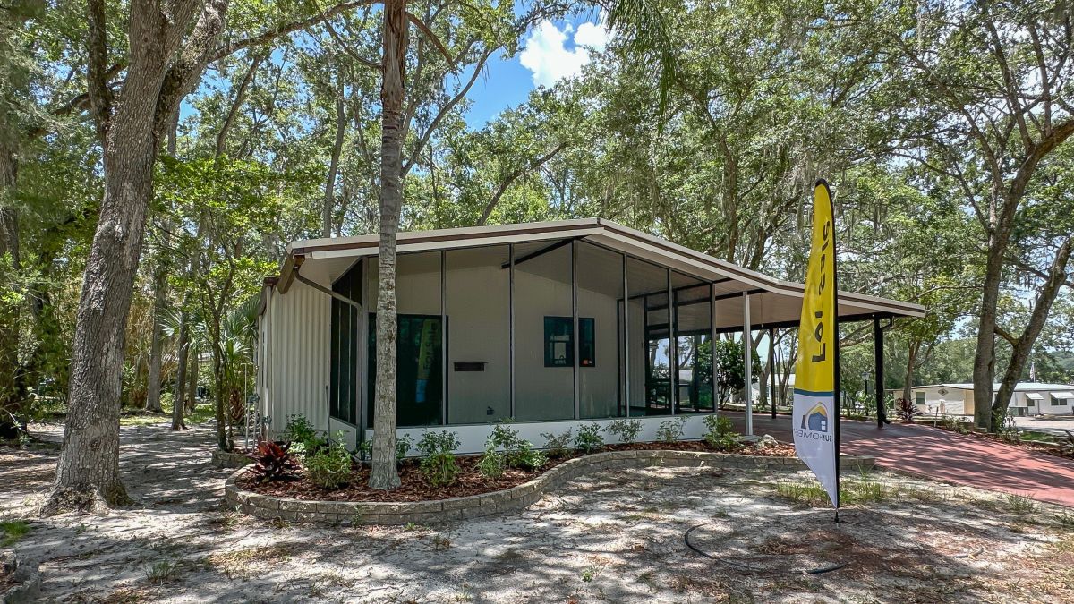 102 Magnolia Dr