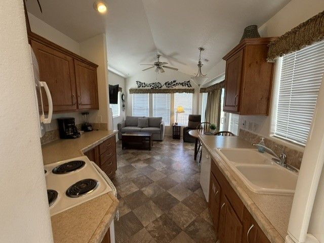 1110 North Henness Road, Site 894