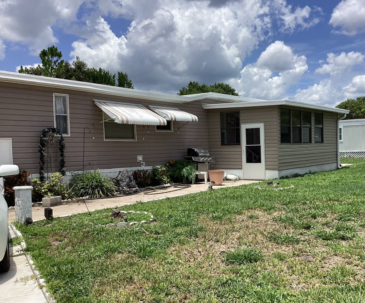 825 Holiday Court