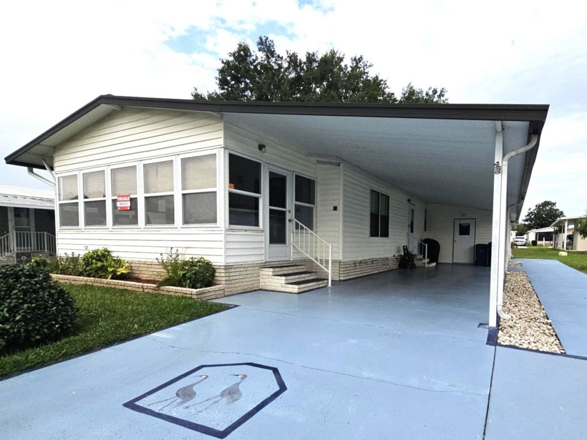 83 BAY LANE