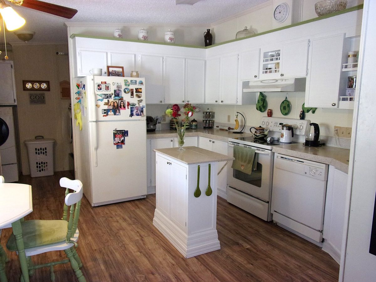 2692 NE Hwy 70, #40