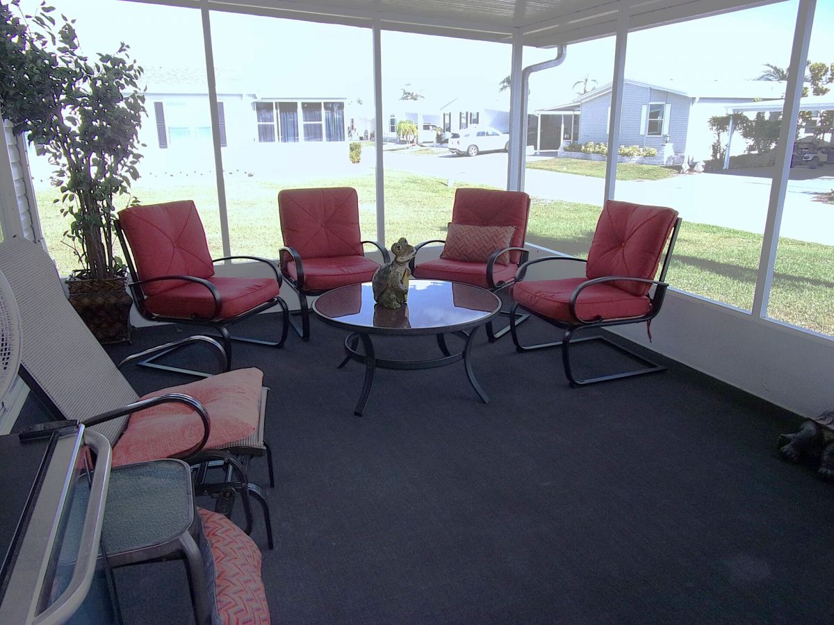 2692 NE Hwy 70, #574