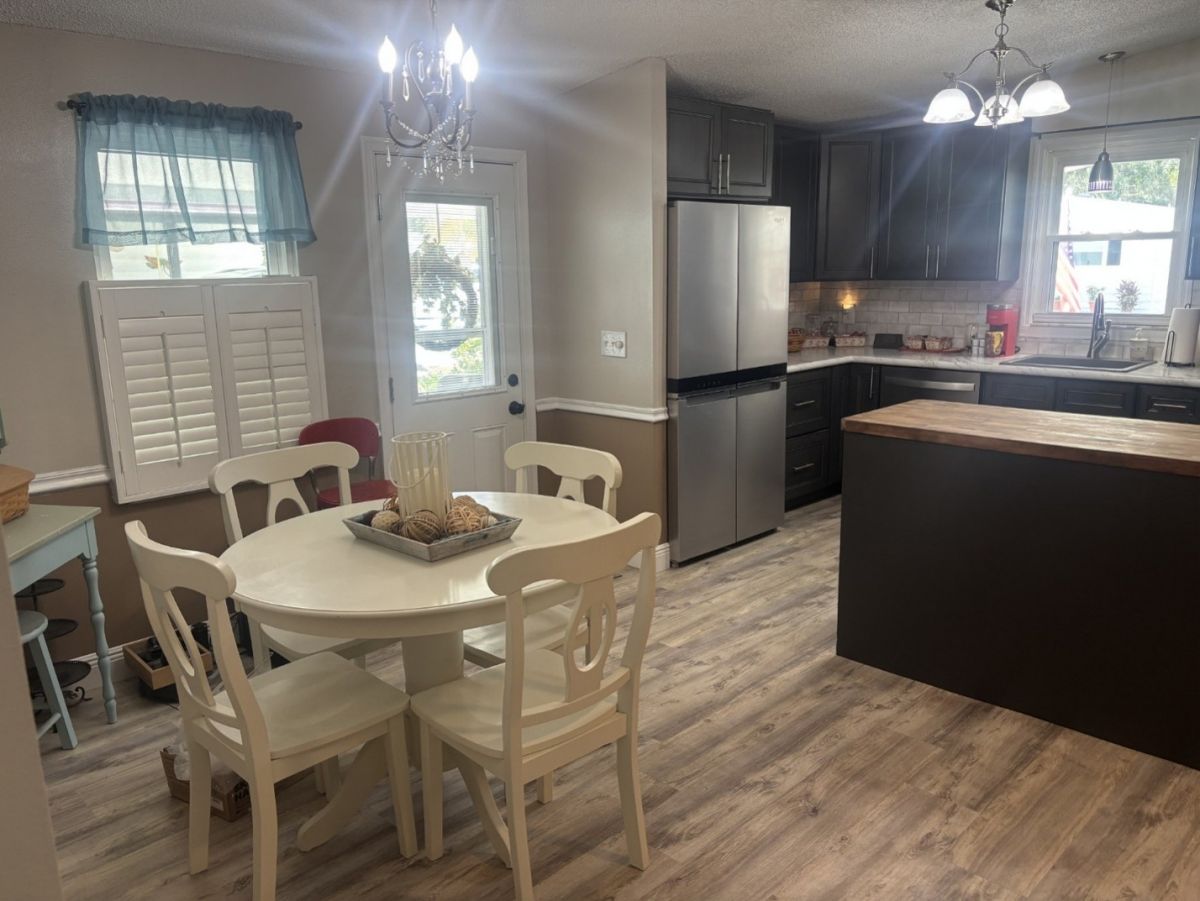 1221 Las Brisas Dr.