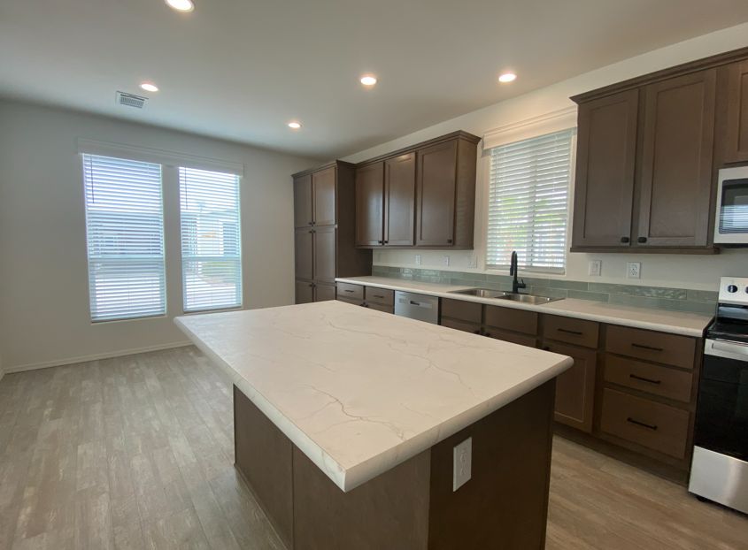 1110 North Henness Rd 2125