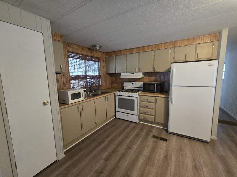2050 W. Dunlap Ave #B127