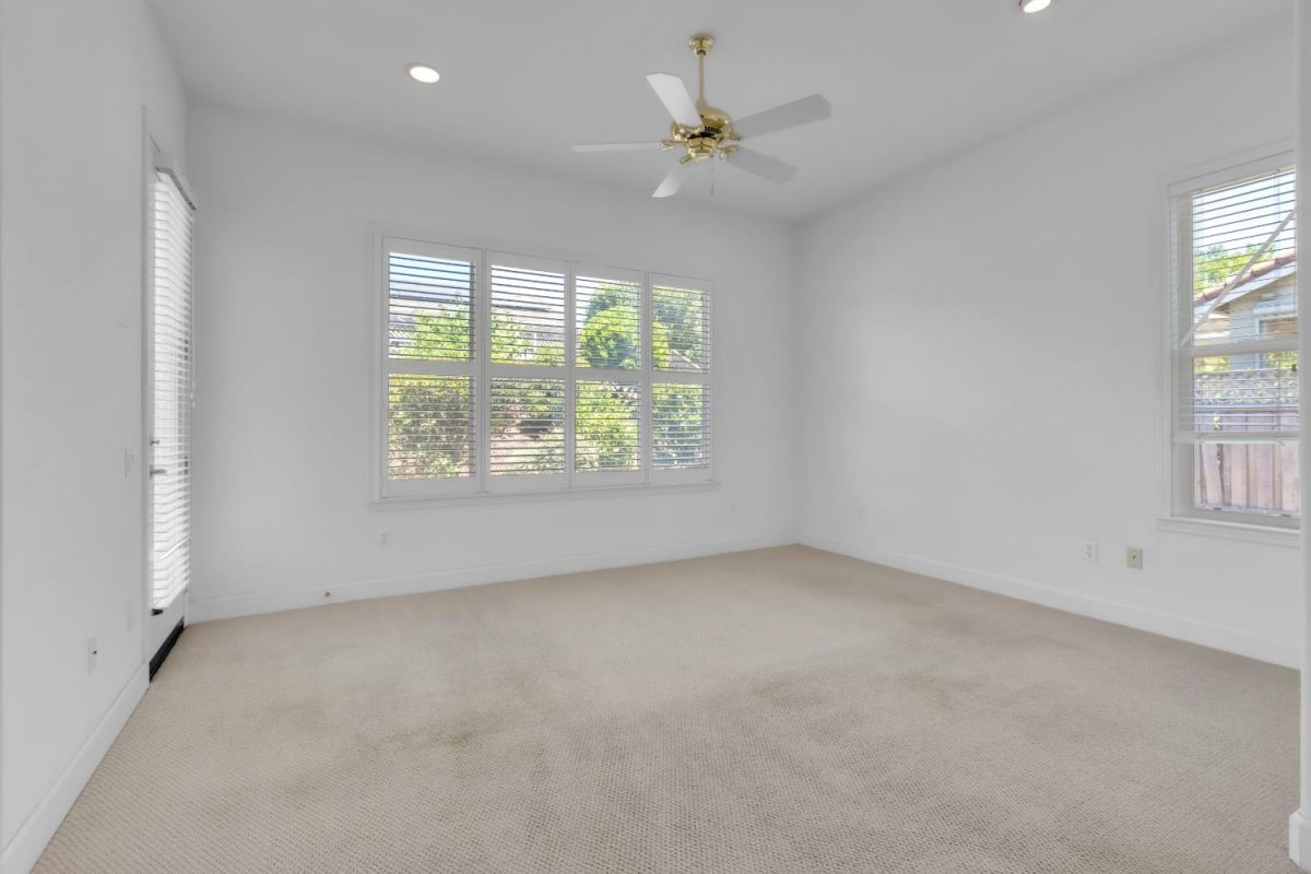 1052 Magnolia Lane