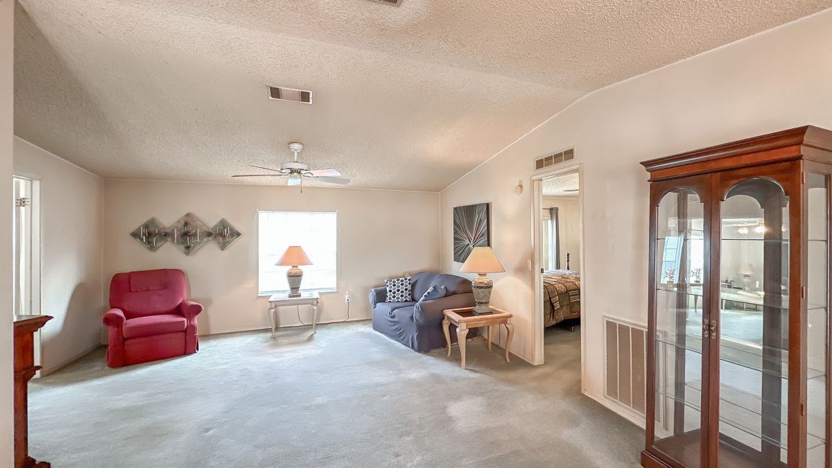215 Sanders Ln