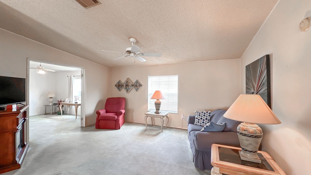 215 Sanders Ln